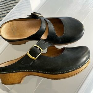 DANSKO SIZE 40 women’s 8.5